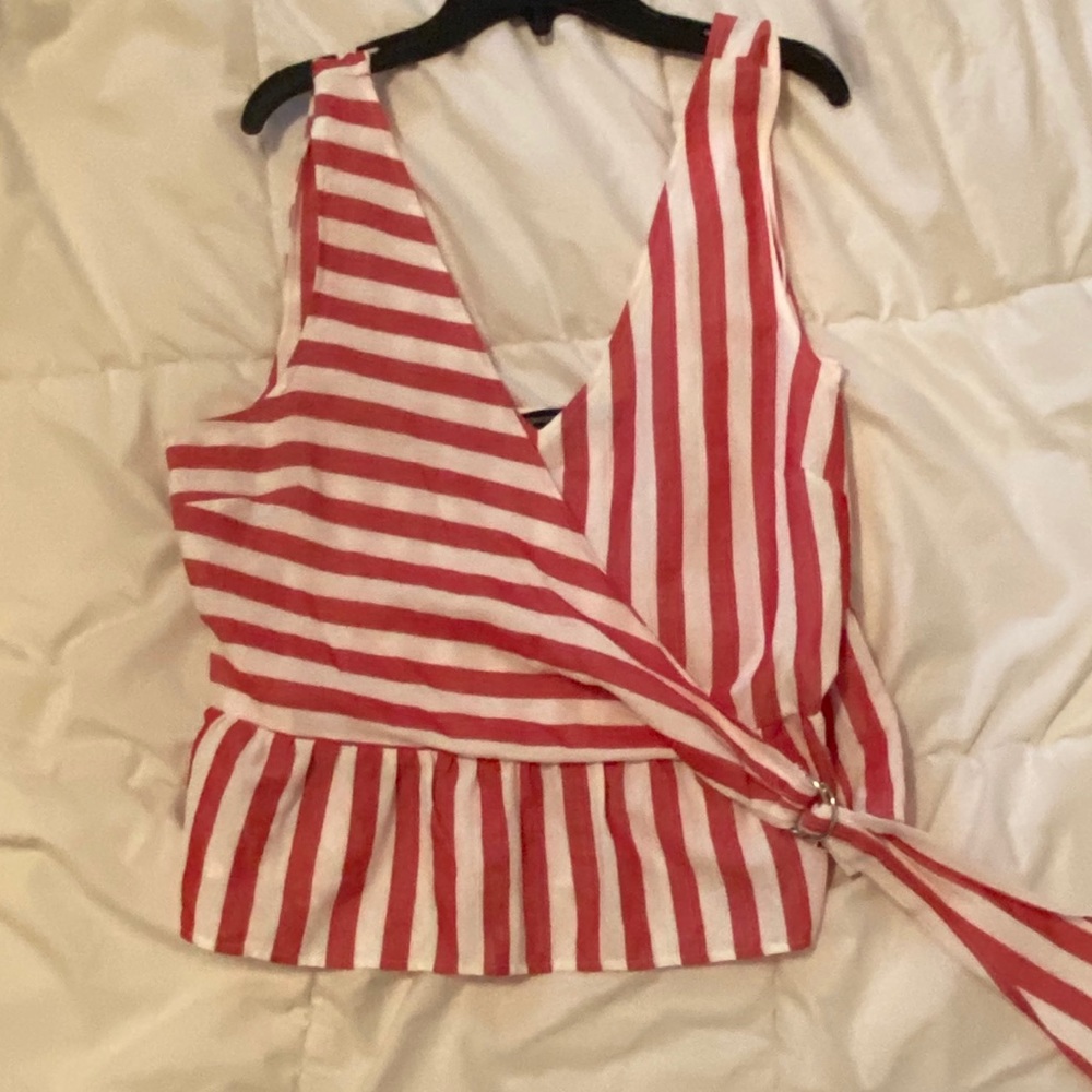 Large abercrombie top never been worn!!